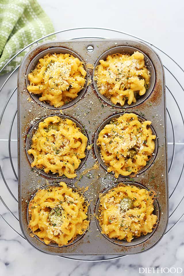Jalapeno Macaroni and Cheese Cups | www.diethood.com | Easy, cheesy, spicy, and creamy, these Macaroni and Cheese Cups are the perfect snack for your next tailgating party!