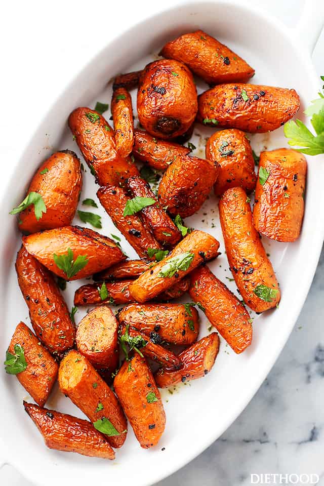 Garlic Butter Roasted Carrots - Ridiculously easy, yet tender and SO incredibly delicious roasted carrots with garlic butter.