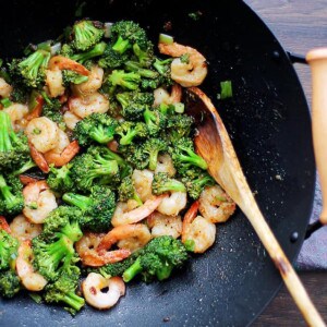 Shrimp and Broccoli Stir Fry | www.diethood.com | Sweet and sour, garlicky and delicious, this Shrimp and Broccoli Stir Fry is so easy to make and it only takes 20 minutes from start to finish!