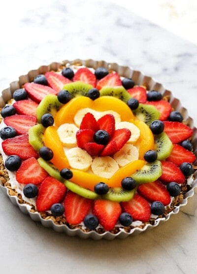 Healthy Breakfast Fruit Pizza Recipe - Smooth, lightened-up cream cheese frosting and beautiful fresh fruit sit atop of an incredibly delicious and sweet oatmeal crust.