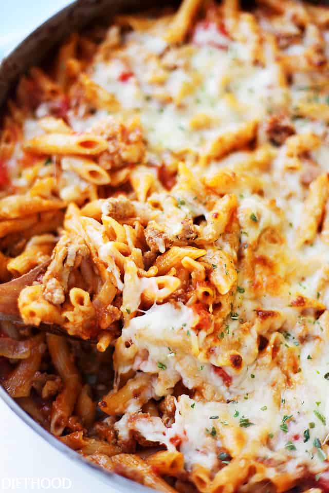 Skillet Baked Gluten Free Pasta with Ground Turkey and Tomatoes - Light, yet hearty and cheesy pasta dish with ground turkey and tomatoes. A one-pot, easy meal that's perfect for any night of the week. 