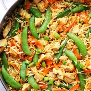 Chicken and Veggies Ramen Noodles Skillet - Delicious ramen noodles tossed with leftover chicken, carrots and snap peas make for an easy and super quick weeknight meal.