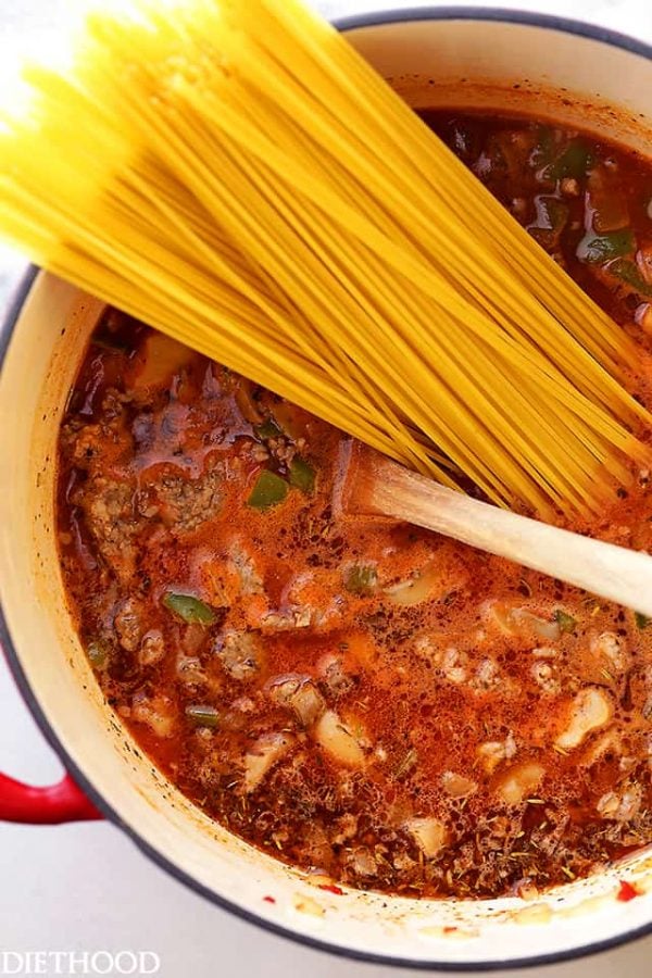 One Pot Spaghetti with Sausage Sauce | Easy Pasta Dinner Idea