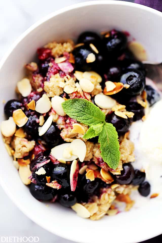 Crock Pot Blueberry Crisp - Packed with blueberries and oats, this simple, super delicious Blueberry Crisp is made right in the crock pot!