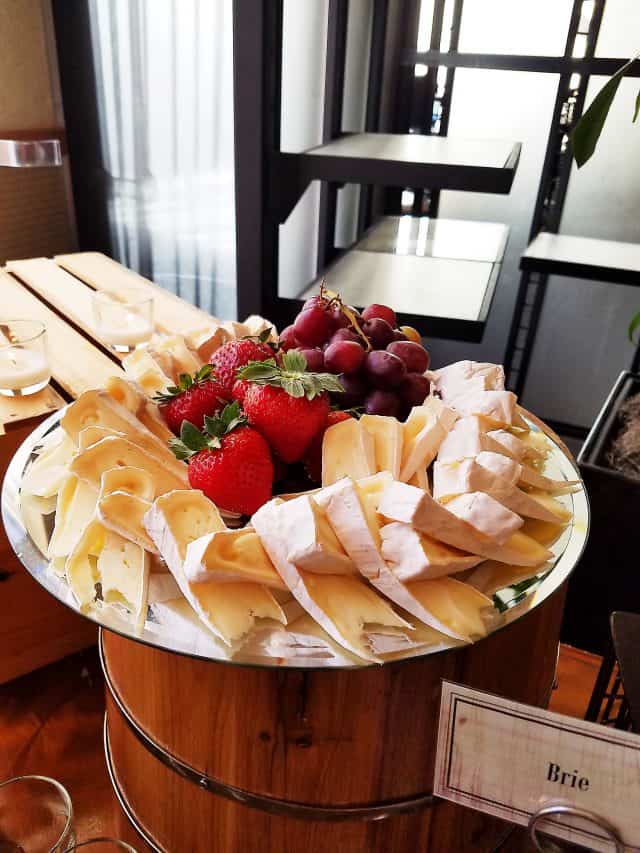 Brie Plate