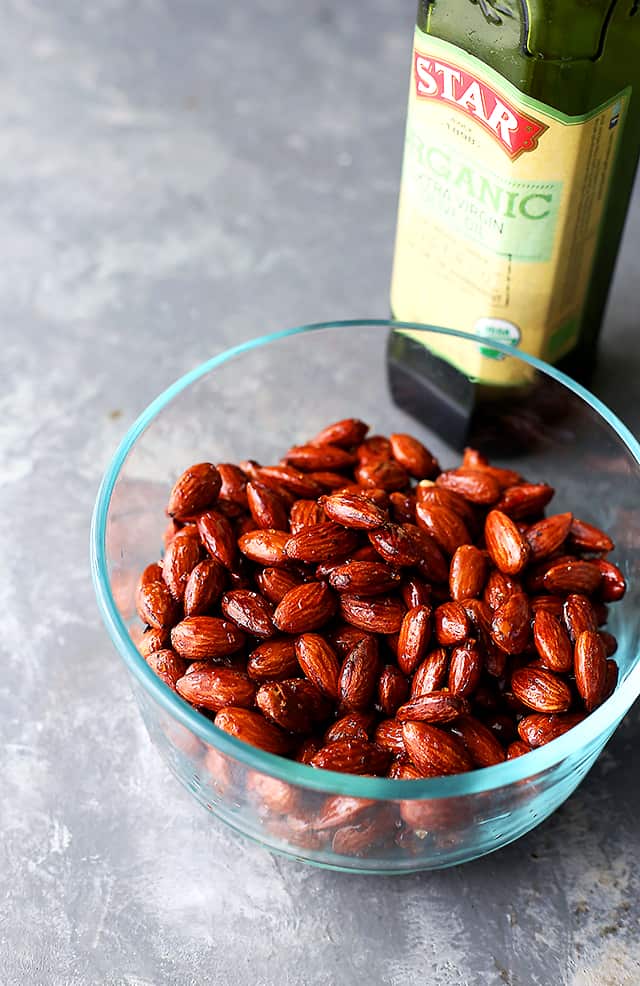 Honey Roasted Almonds - Simple, festive, healthy, and delicious almonds covered in honey and a sprinkle of salt! Perfect for snacking, or even gifting! 
