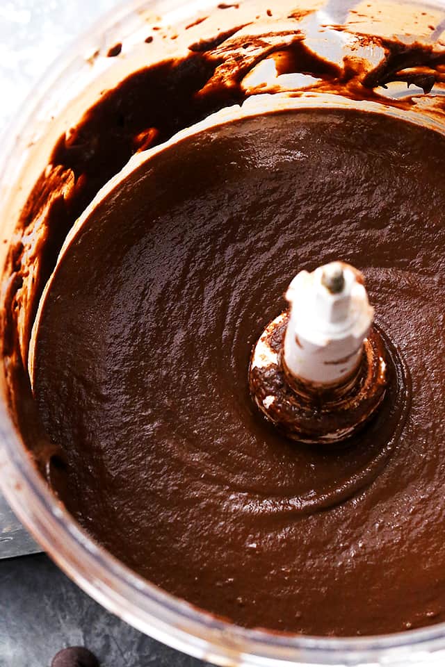 Avocado Chocolate Mousse - Egg-free, dairy-free, healthy, decadent and silky chocolate mousse made with avocados! 