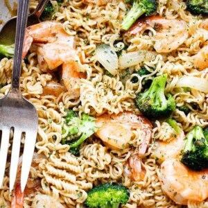 Garlic Shrimp Ramen - Turn those instant ramen noodles into a delicious 30-minute dinner by adding flavorful garlic shrimp and broccoli to the mix!