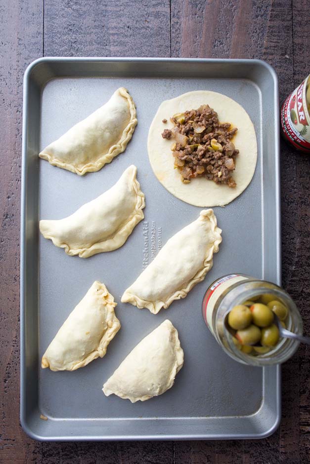 Beef Empanadas with Olives - Made with puff pastry dough, and filled with an incredible beef and olives mixture, these empanadas are quick to prepare and they're absolutely delicious! 