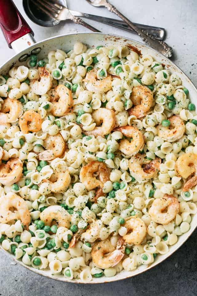 White Cheddar Shells and Cheese with Shrimp and Peas - Made with lightened up creamy white cheddar cheese sauce, pasta shells, and sweet peas, Shrimp Shells and Cheese puts a new spin on ordinary mac 'n cheese and the whole family will LOVE it!