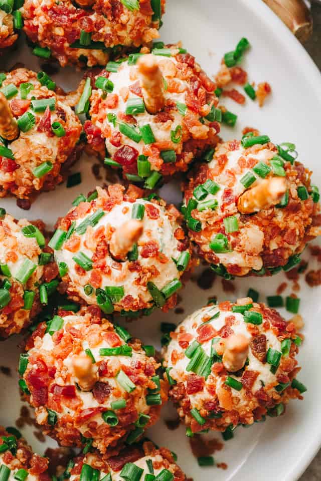 Bacon and Chives Cheese Balls Recipe - Easy, cheesy and bacony bite-size appetizer ideal for your Holiday parties or even game days!