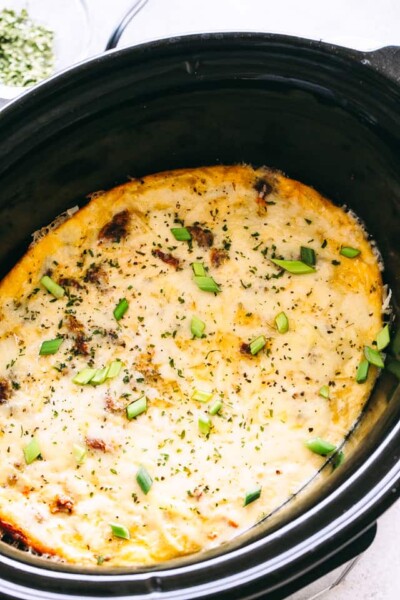 Overnight Slow Cooker Breakfast Casserole | With Hash Browns and Eggs