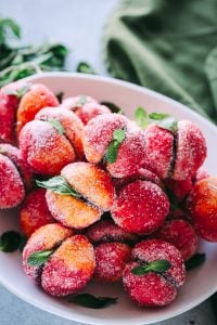 Peach Cookies - Nutella filled sandwich cookies that look like peaches! These cookies are a show stopper and will look beautiful on your Holiday cookie tray.