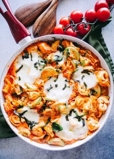 One Pot Italian Chicken Tortellini Recipe - A delicious and easy dinner recipe packed with chicken, zucchini, cheese, and tortellini! Get ready for a wonderful, picky-eater approved, 30-minute meal prepared in just one pot!