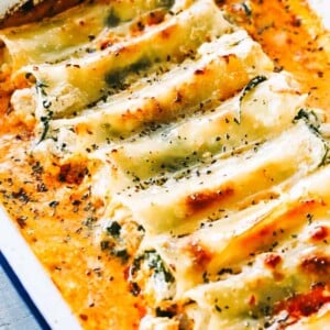 Creamy Ricotta Spinach and Chicken Cannelloni - Cannelloni pasta tubes packed with a cheesy ricotta and chicken filling, and topped with a creamy and delicious tomato sauce. Simple, super easy to make, and they're SO tasty!