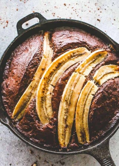 Skillet Chocolate Banana Bread - This wonderfully moist, tender, and delicious chocolate banana bread is baked in a skillet and it tastes just like chocolate cake!