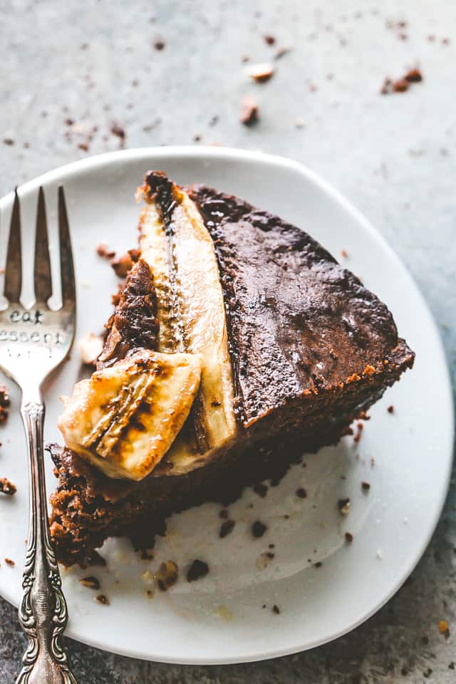 Skillet Chocolate Banana Bread - This wonderfully moist, tender, and delicious chocolate banana bread is baked in a skillet and it tastes just like chocolate cake!