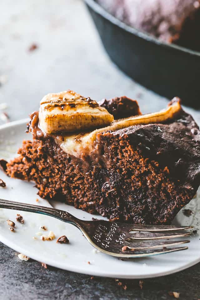 Skillet Chocolate Banana Bread - This wonderfully moist, tender, and delicious chocolate banana bread is baked in a skillet and it tastes just like chocolate cake!