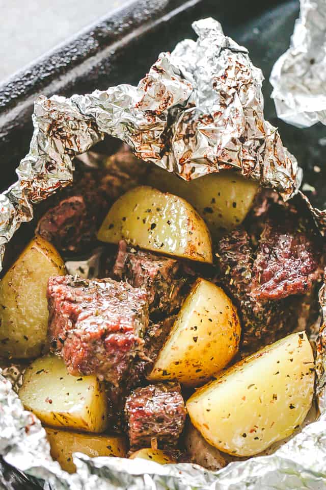 Garlic Herb Steak and Potato Foil Packs - DELICIOUS Steak and potatoes seasoned with garlic and herbs and cooked inside foil packets. They can be cooked on the grill OR in the oven, and are perfect for a family dinner or a backyard get-together. 