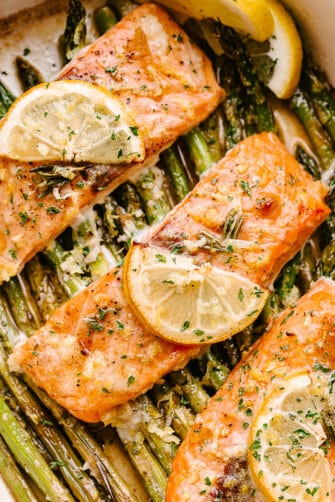 Baked salmon fillets with lemon slices.