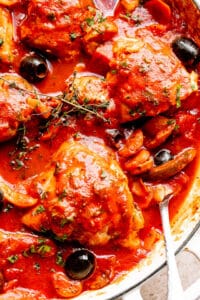 Pot with cooked chicken cacciatore