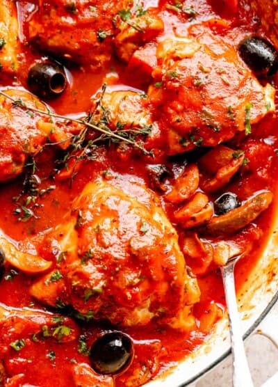 Pot with cooked chicken cacciatore