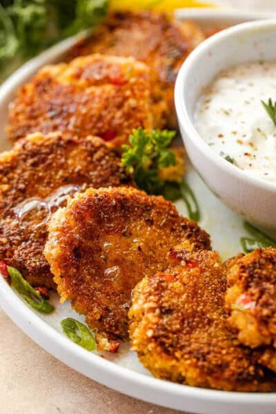 Easy Maryland-Style Crab Cakes Recipe | Diethood