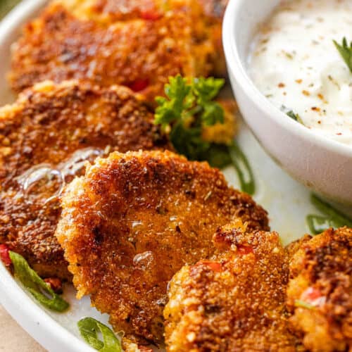 Easy Maryland-Style Crab Cakes Recipe | Diethood