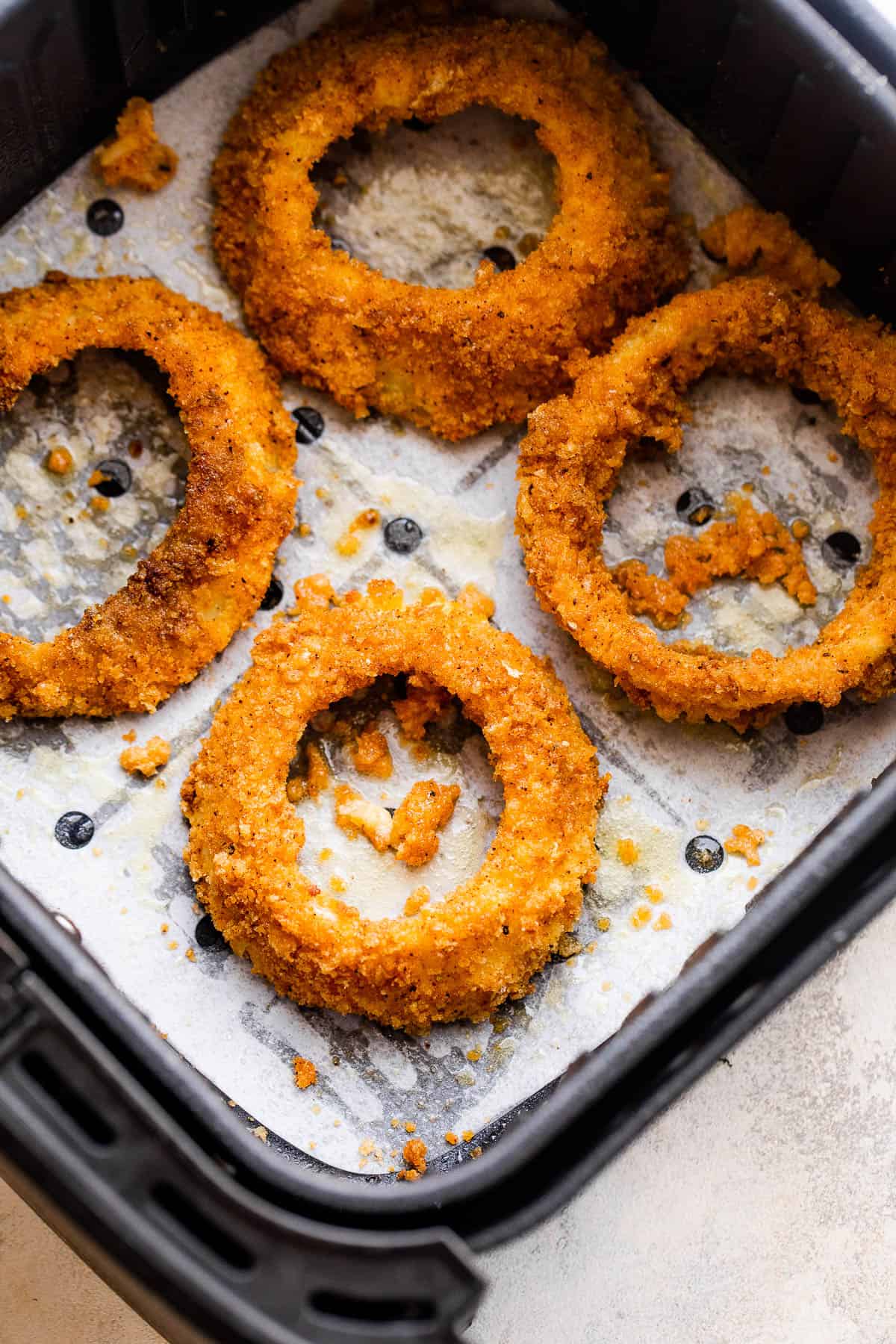 cooking onion rings in the air fryer basket