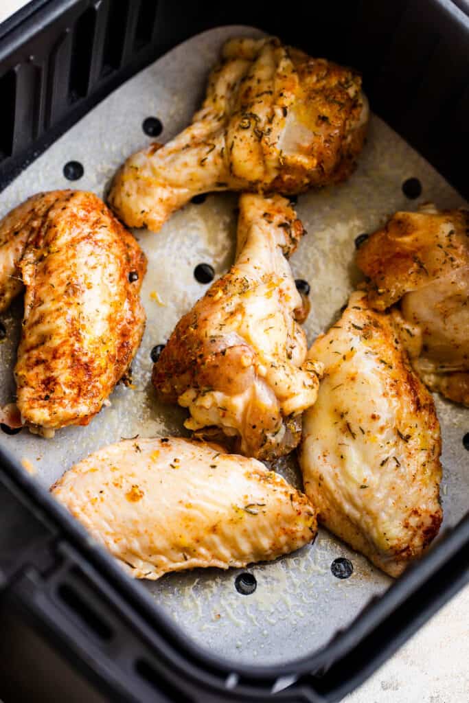 Crispy Air Fryer Chicken Wings with Sriracha Dipping Sauce