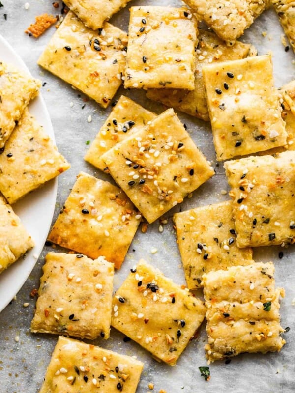 close up picture of homemade crackers topped with everything bagel seasoning