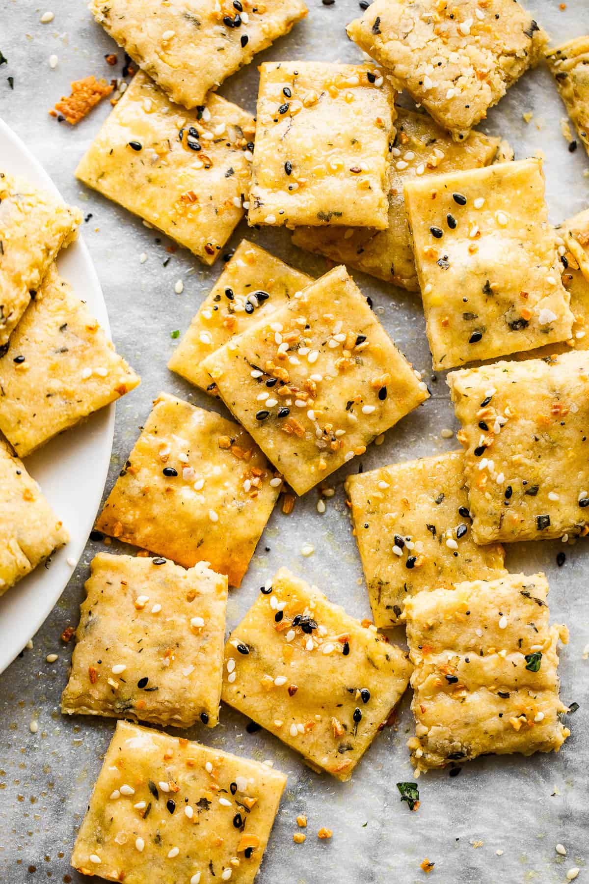 close up picture of homemade crackers topped with everything bagel seasoning