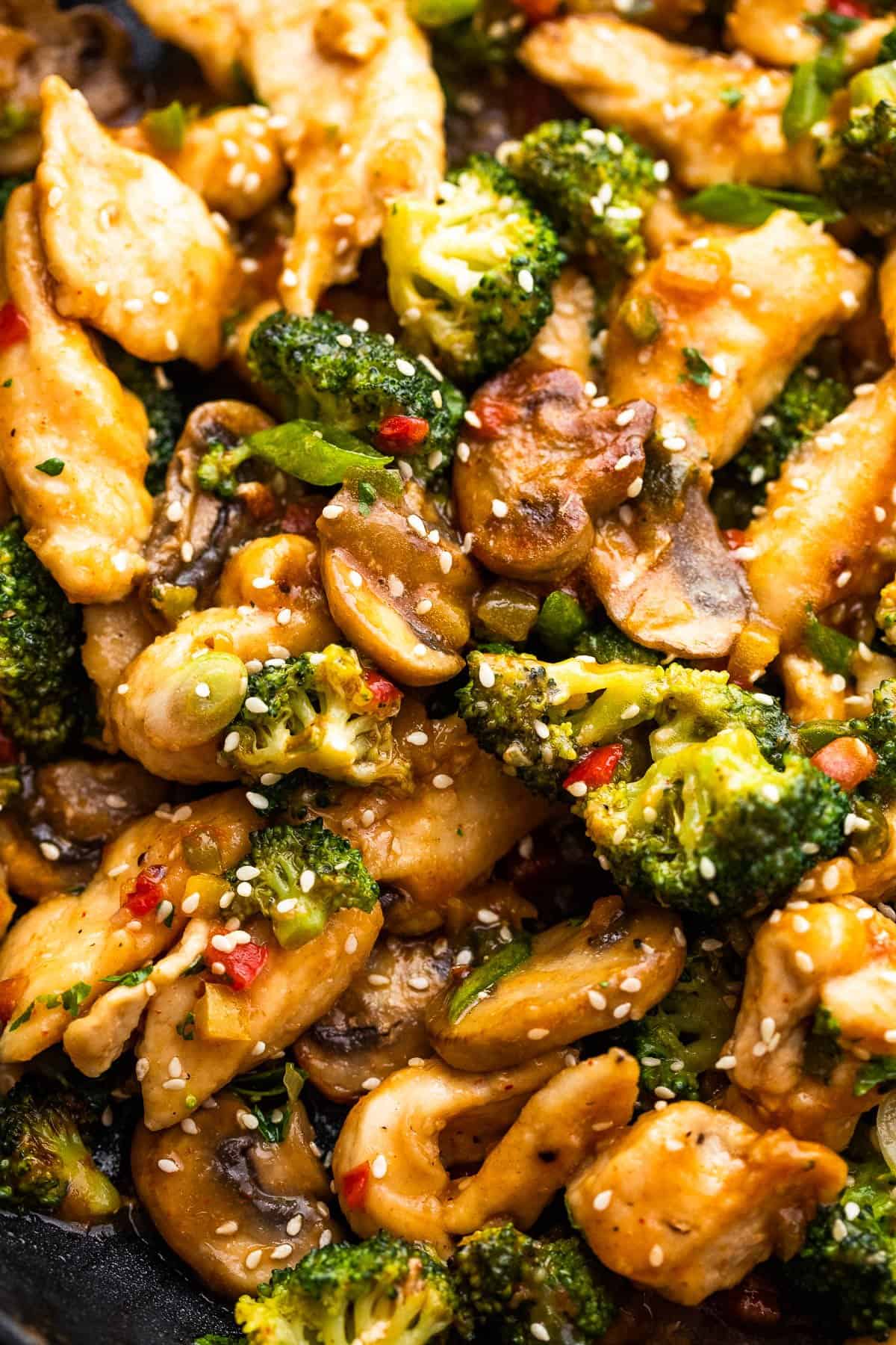up close shot of mushrooms, chicken pieces, and broccoli
