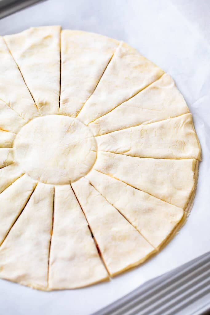puff pastry cut in a circle and the circle is then divided into 16 slices.