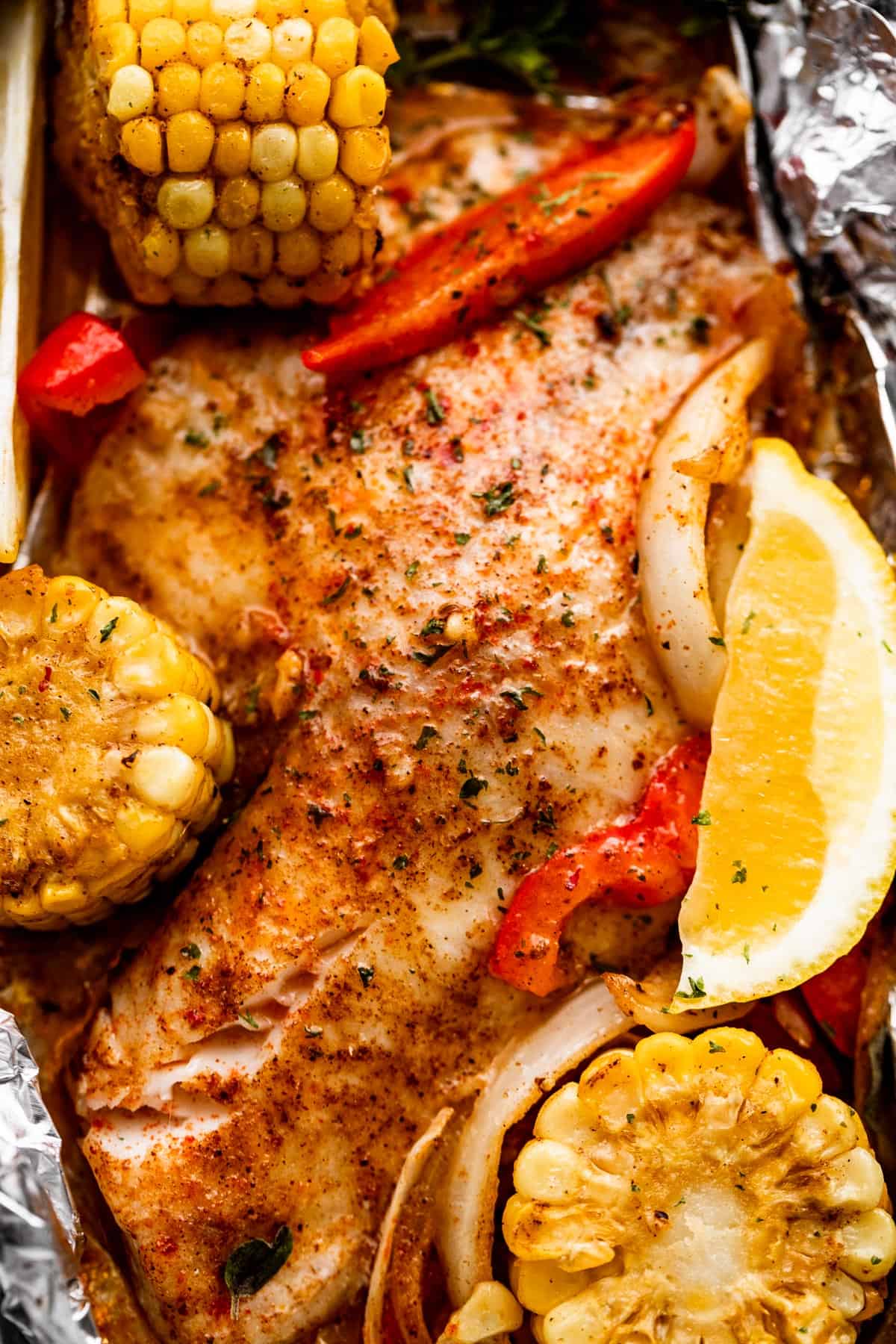 How to Cook Fish on the Grill in Aluminum Foil With Lemon