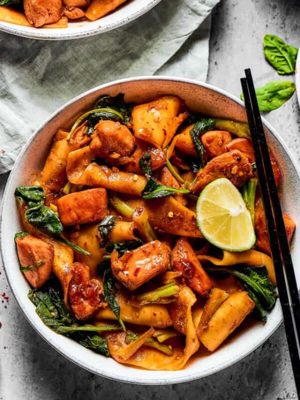 Stir-fried chicken and noodles with broccoli and spinach.