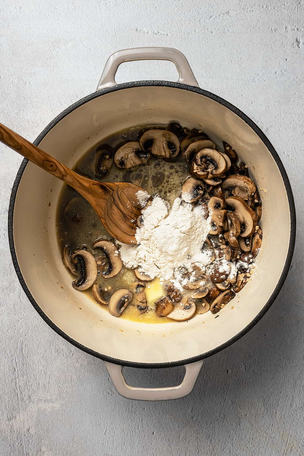 Thickening mushroom sauce.