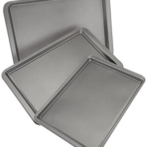 AmazonBasics 3-Piece Nonstick Baking Sheet Set