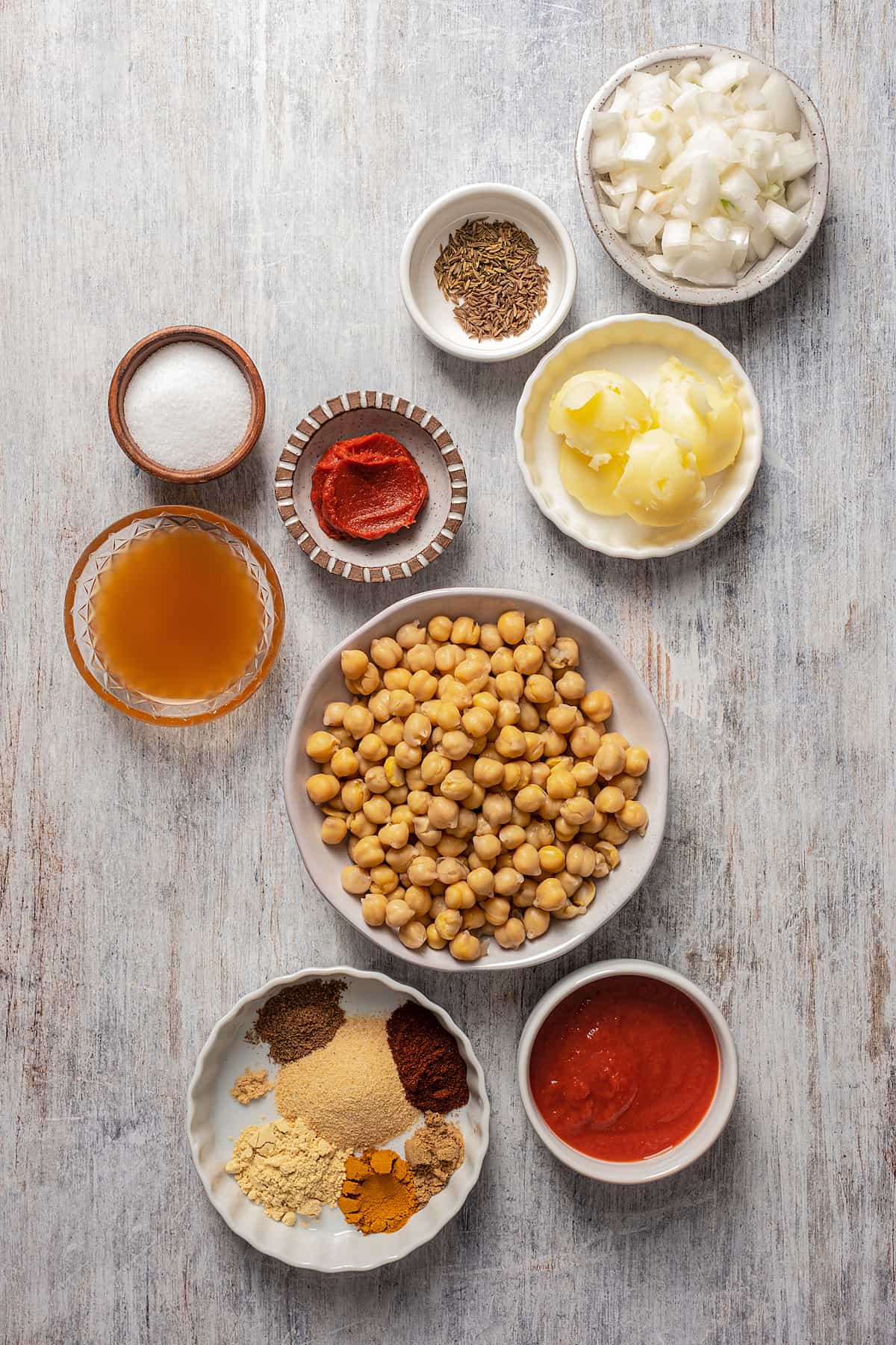 Ingredients for Indian samosa chaat.