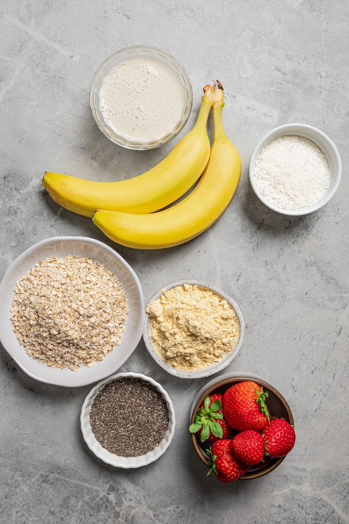 The ingredients for overnight protein oatmeal.