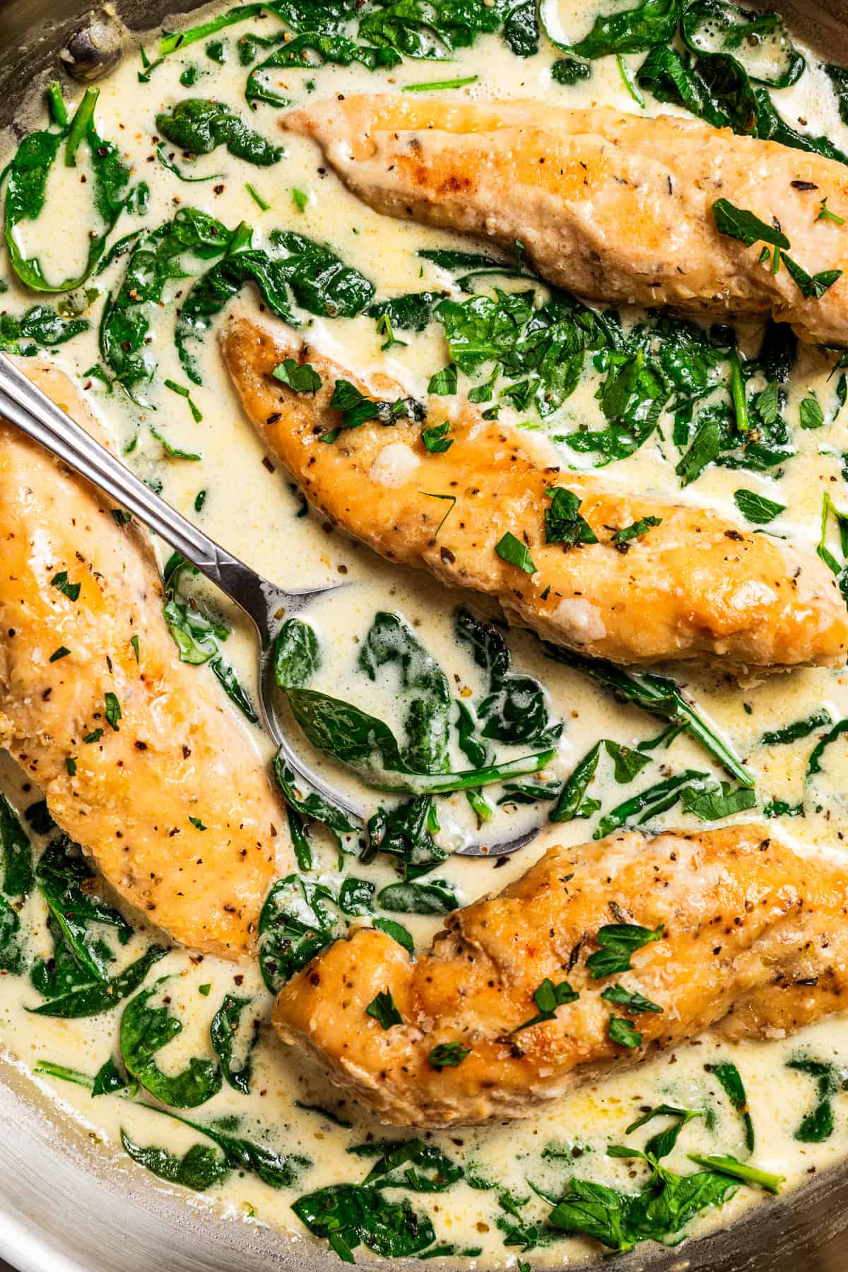 Creamy chicken Florentine is a one-pan dinner with golden-fried chicken smothered in a garlicky spinach cream sauce. Make it in 30 minutes! Chicken in Florentine sauce made with cream and spinach.