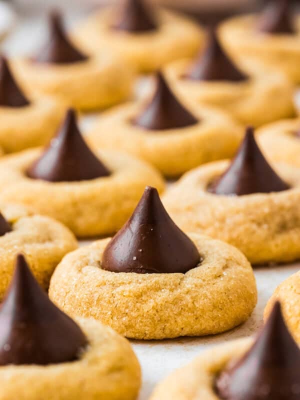 Rows of homemade peanut butter blossom cookies.