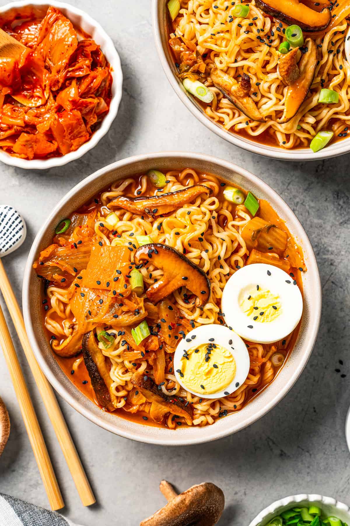 This quick and easy kimchi ramen recipe packs a spicy, savory punch with instant noodles, kimchi, shiitake mushrooms, and gochujang broth. Korean kimchi ramen bowl with toppings.
